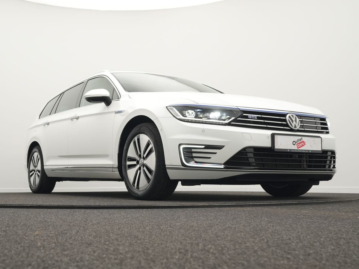 Volkswagen Passat Variant GTE 1.4 TSI DSG R-Line PANO AHK foto 24