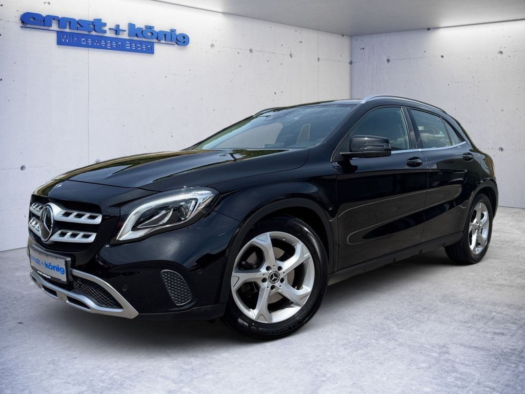 Mercedes-Benz GLA 220 4Matic 7G-DCT Urban Allrad Abstands Te foto 1