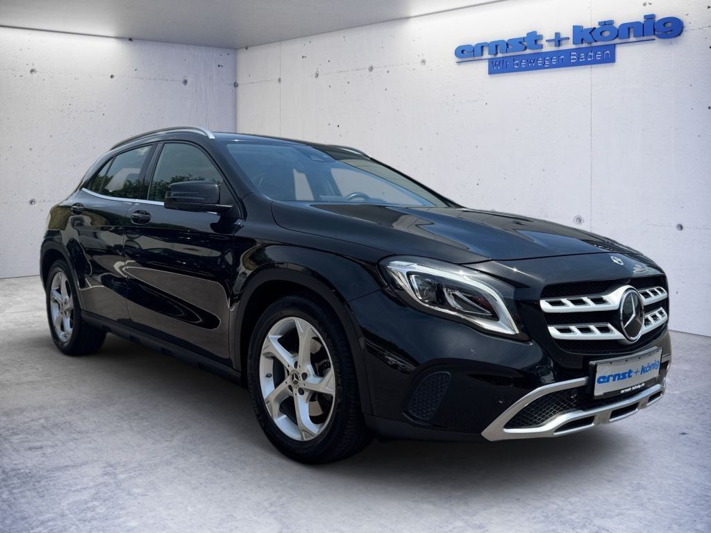 Mercedes-Benz GLA 220 4Matic 7G-DCT Urban Allrad Abstands Te foto 2
