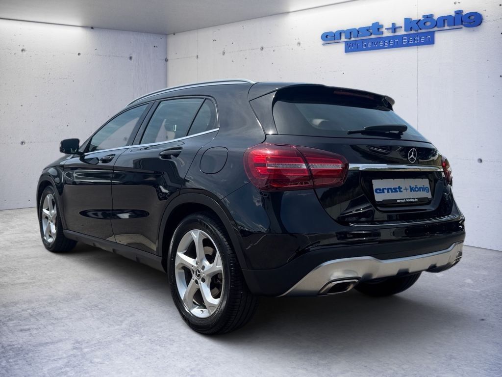 Mercedes-Benz GLA 220 4Matic 7G-DCT Urban Allrad Abstands Te foto 4