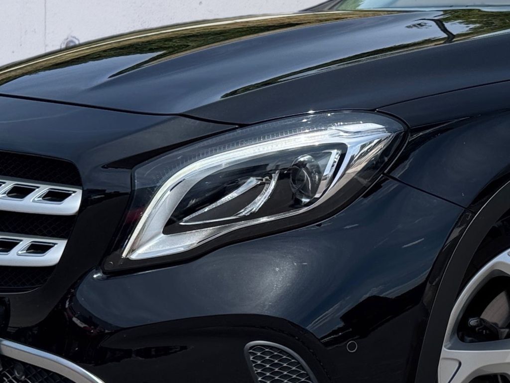 Mercedes-Benz GLA 220 4Matic 7G-DCT Urban Allrad Abstands Te foto 5