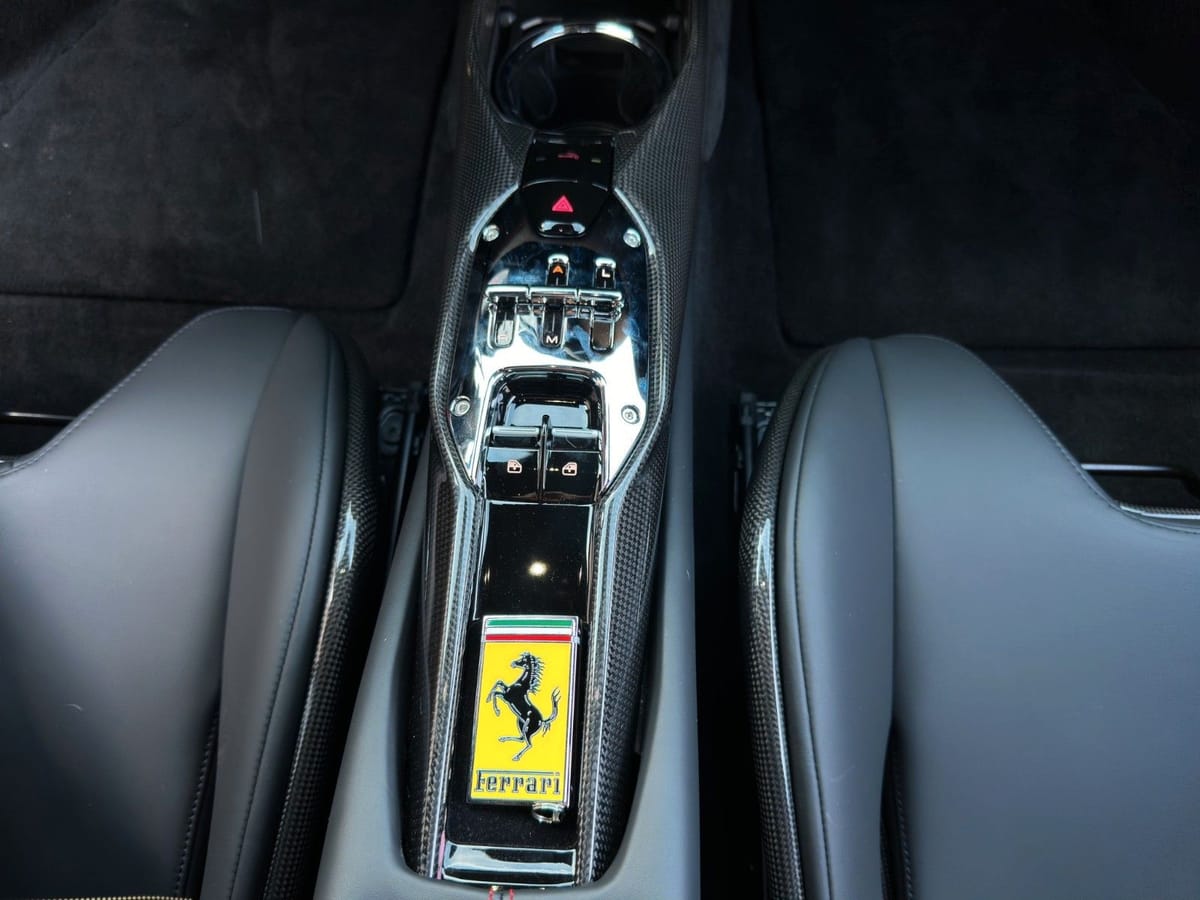 Ferrari 296 GTB *Lift* *Racing Sitze* *PPF* foto 17