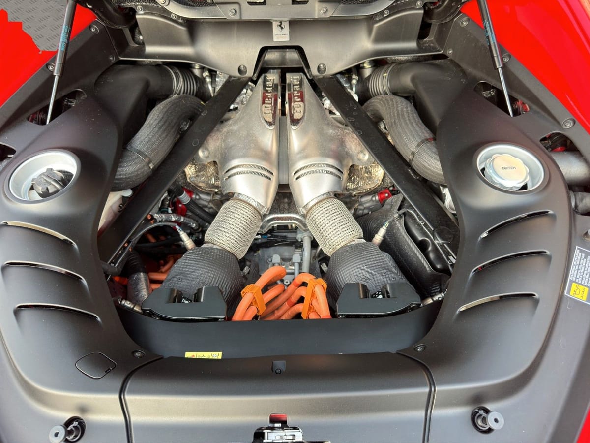 Ferrari 296 GTB *Lift* *Racing Sitze* *PPF* foto 23