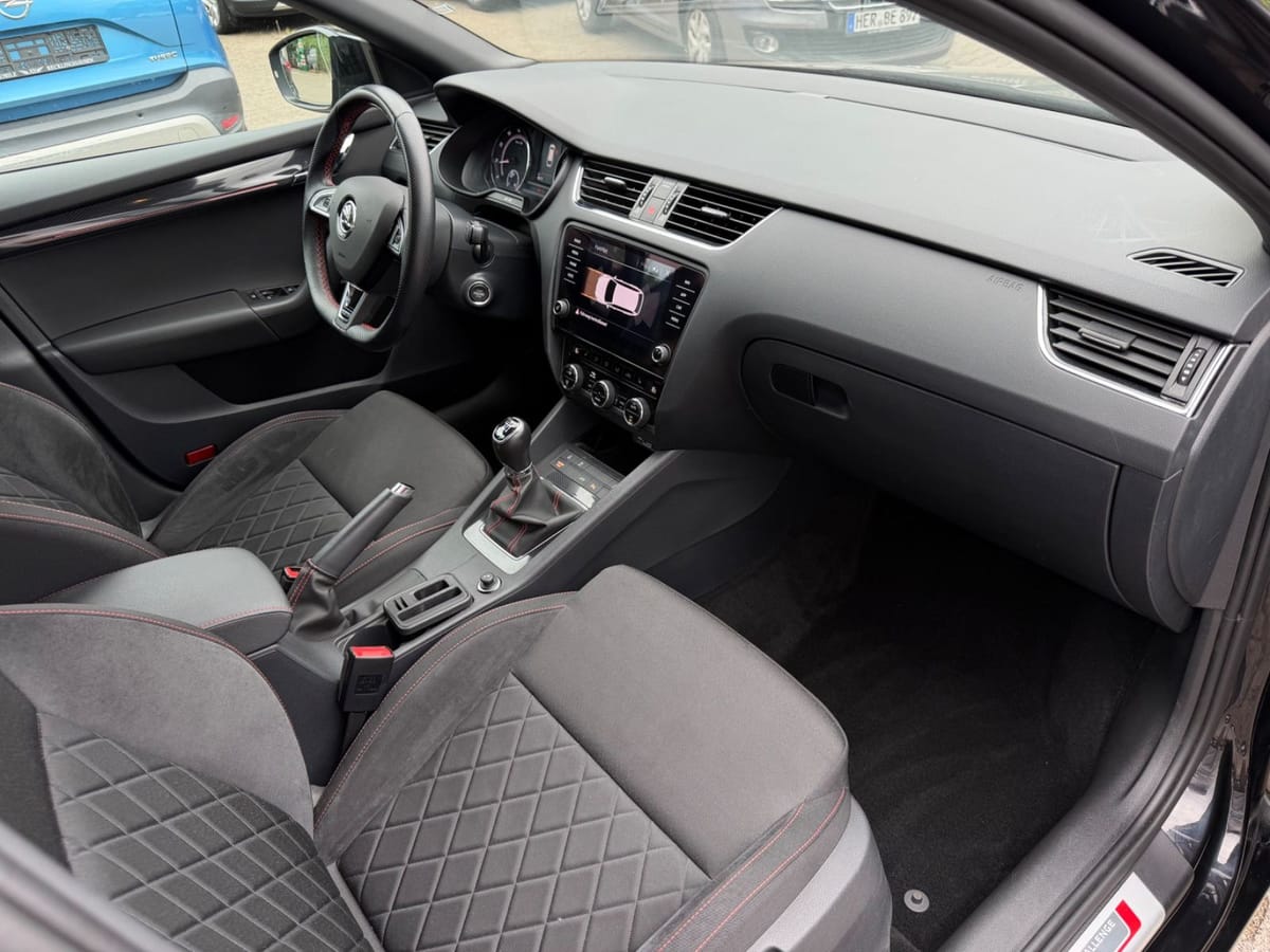 Skoda Octavia Combi RS foto 17