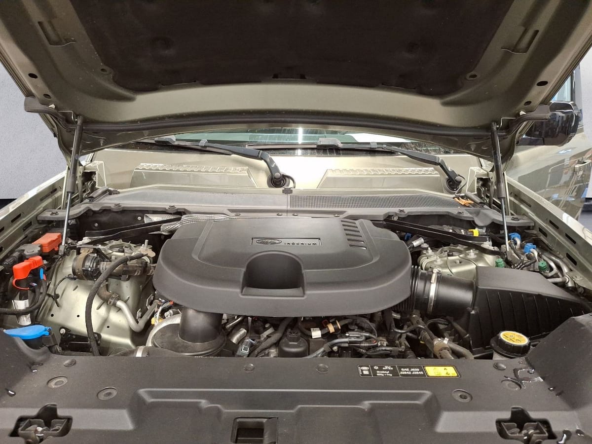 Land Rover Defender 3.0 D200 MHEV SE 90 Navi Leder LED Sche foto 15