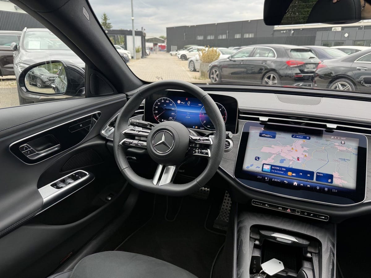 Mercedes-Benz E 220 d AMG*Pano*DISTR*Night*Keyless*Kamera*Wint foto 12