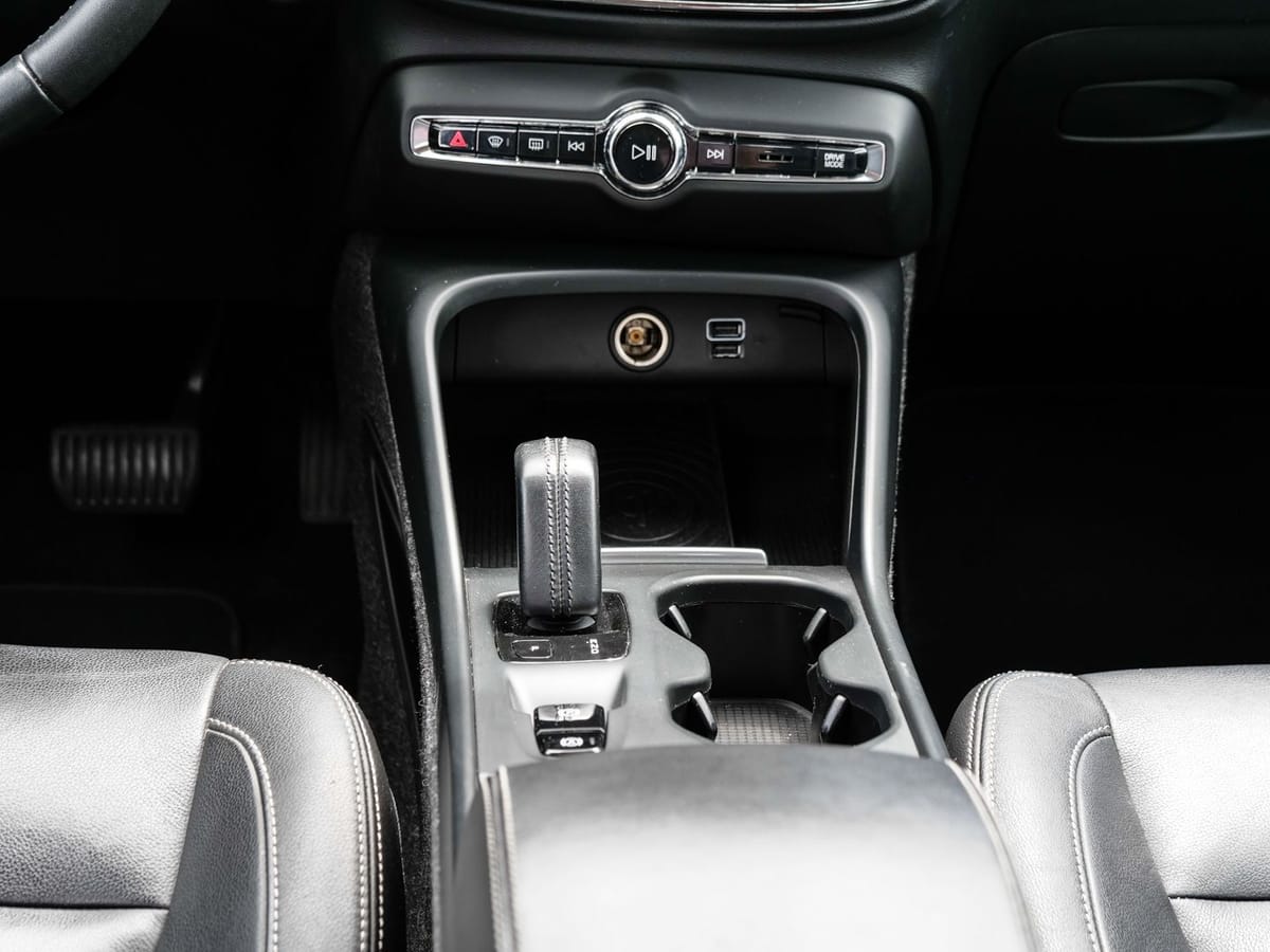 Volvo XC40 Momentum AWD D4 EU6d-T AHK Navi Leder Digit foto 11