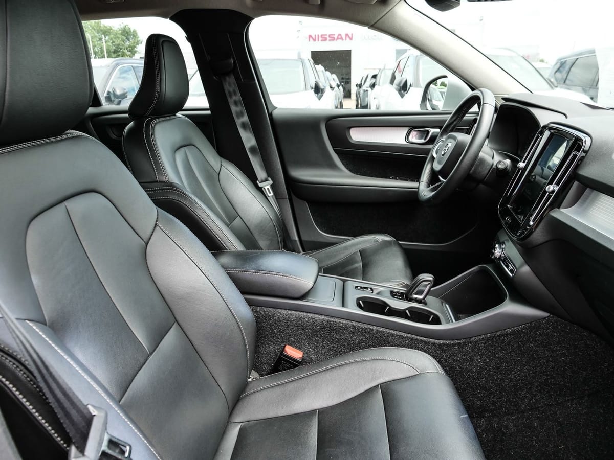 Volvo XC40 Momentum AWD D4 EU6d-T AHK Navi Leder Digit foto 14