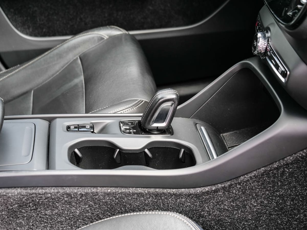 Volvo XC40 Momentum AWD D4 EU6d-T AHK Navi Leder Digit foto 16