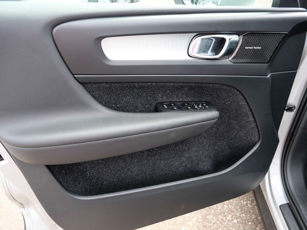 Volvo XC40 Momentum AWD D4 EU6d-T AHK Navi Leder Digit foto 23