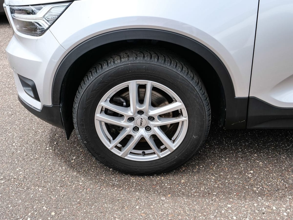 Volvo XC40 Momentum AWD D4 EU6d-T AHK Navi Leder Digit foto 4