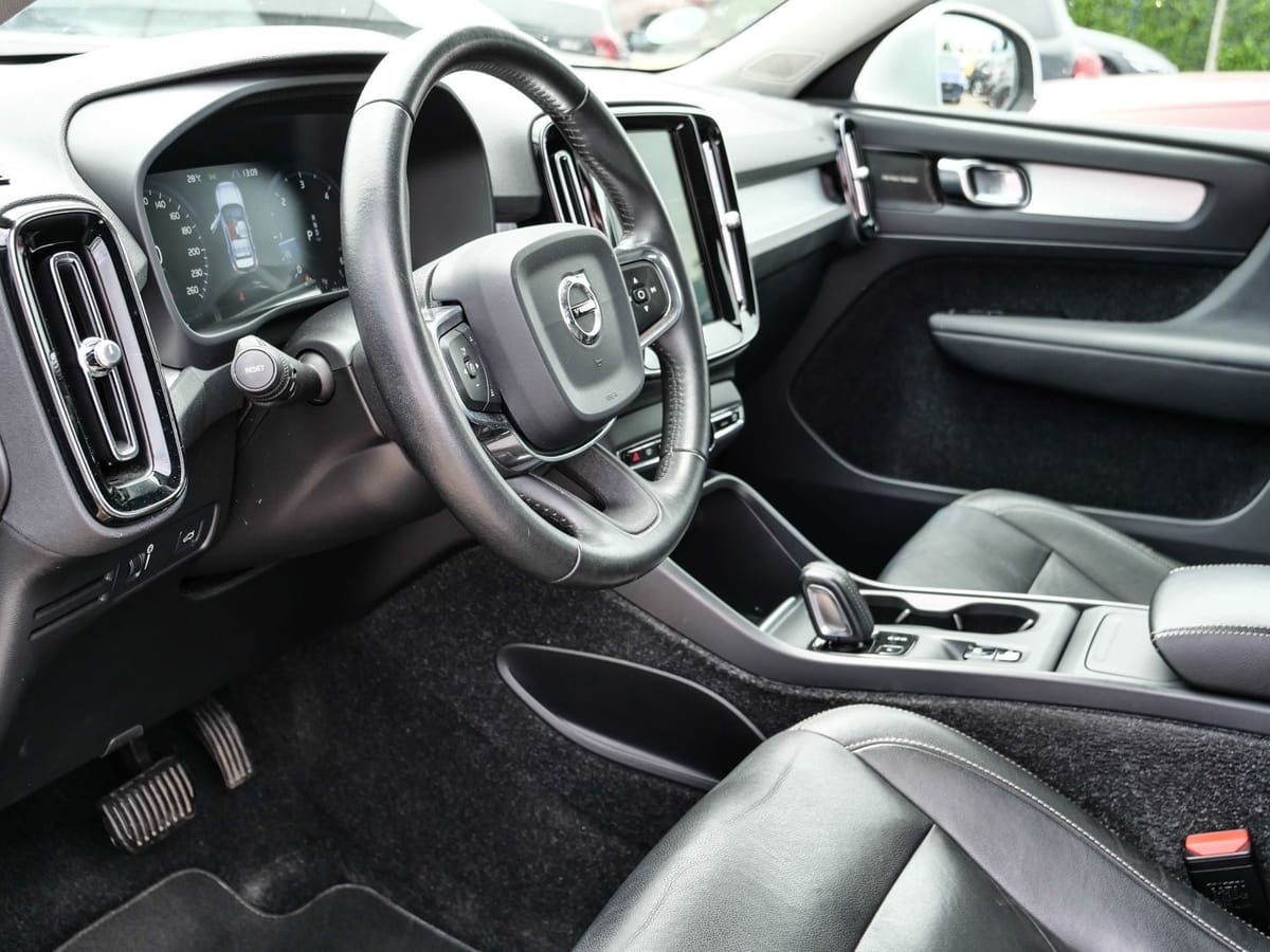 Volvo XC40 Momentum AWD D4 EU6d-T AHK Navi Leder Digit foto 5