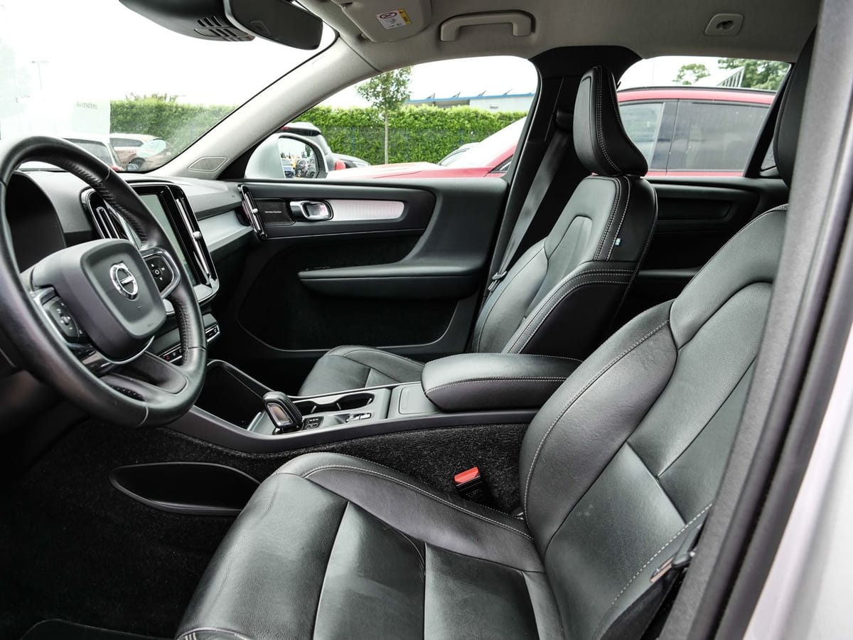 Volvo XC40 Momentum AWD D4 EU6d-T AHK Navi Leder Digit foto 6