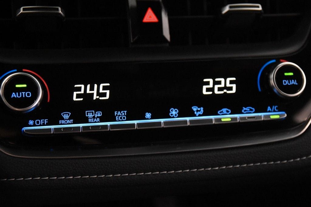 Toyota Corolla 1,8 Hybrid  *1.Hand*Navi*Park ass.* foto 19