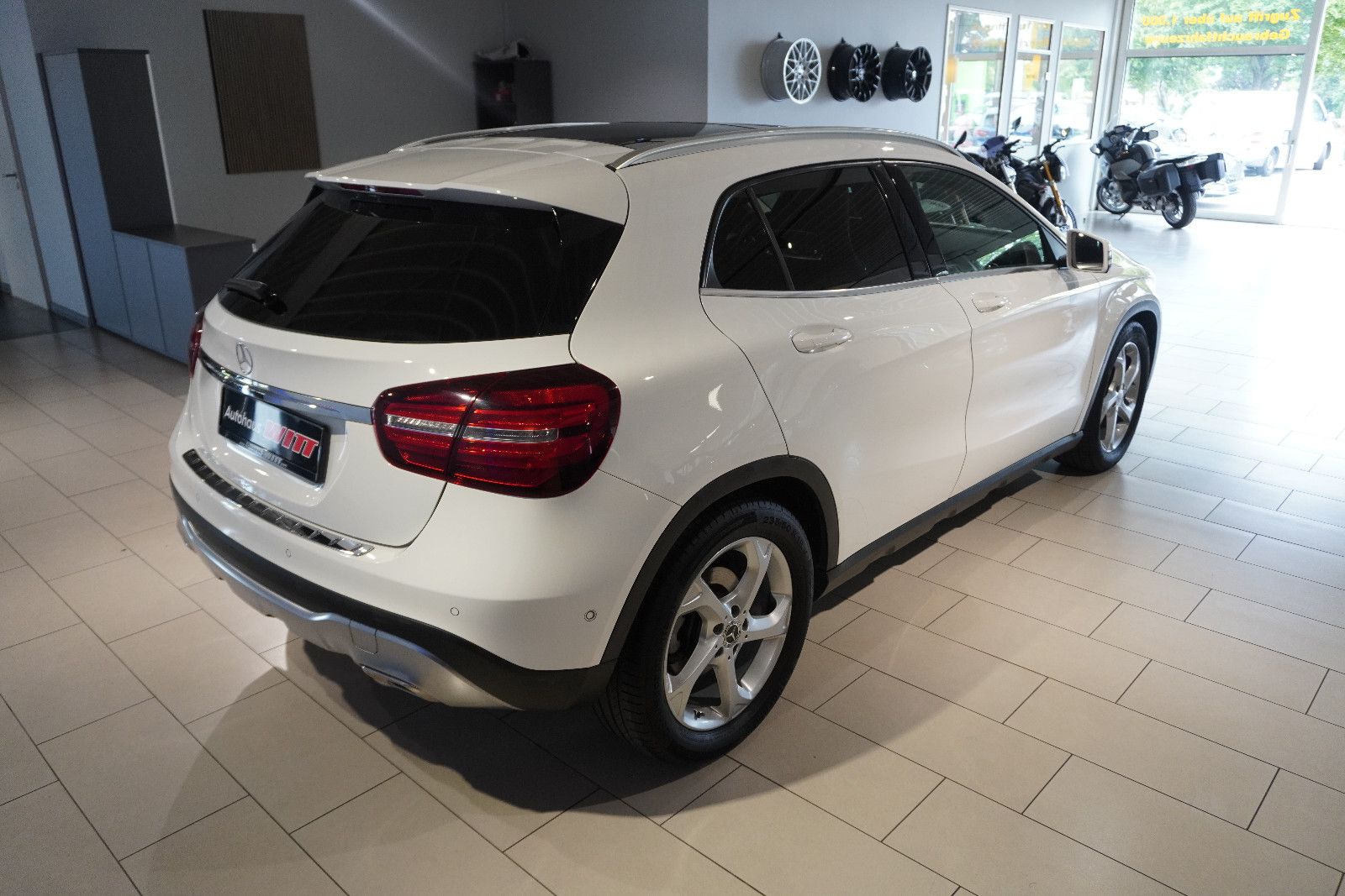 Mercedes-Benz GLA 200 |Pano|R-Kamera|T-Leder| foto 7