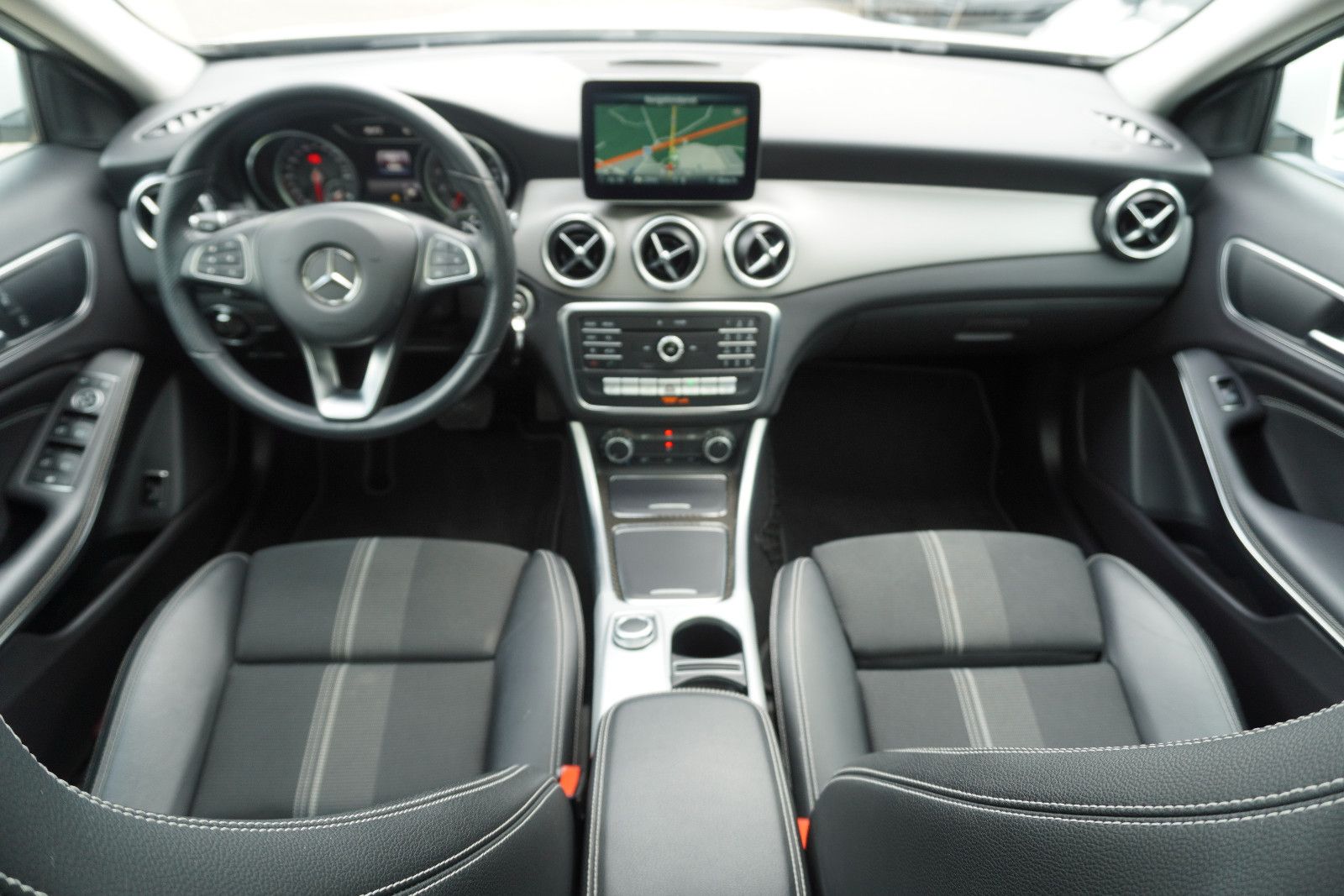 Mercedes-Benz GLA 200 |Pano|R-Kamera|T-Leder| foto 10