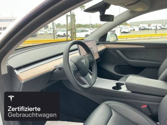 Tesla Model Y Long Range AWD foto 11