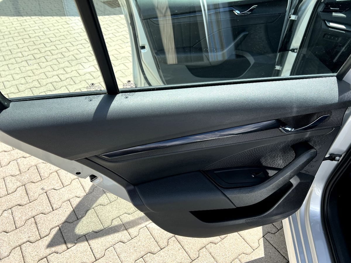 Skoda Octavia Combi 2.0 TDI Ambition LED Navi ACC foto 11
