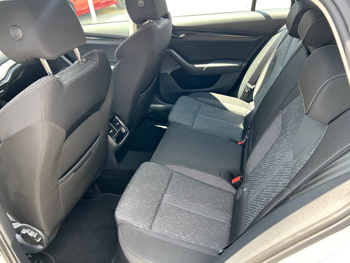 Skoda Octavia Combi 2.0 TDI Ambition LED Navi ACC foto 12