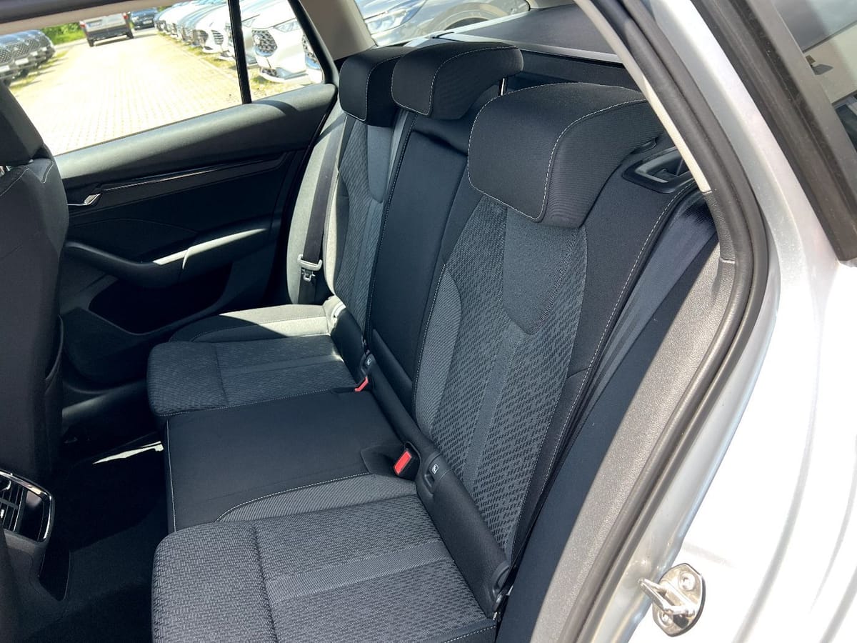Skoda Octavia Combi 2.0 TDI Ambition LED Navi ACC foto 13