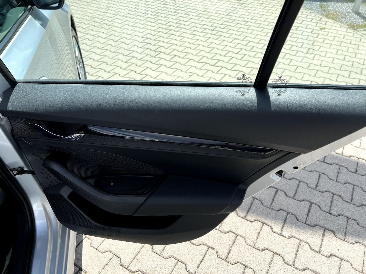 Skoda Octavia Combi 2.0 TDI Ambition LED Navi ACC foto 14