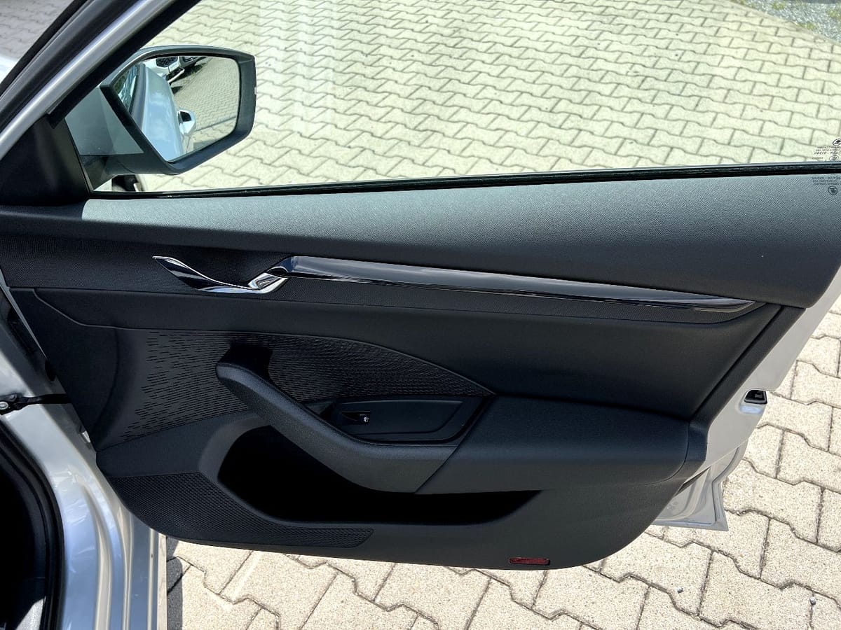 Skoda Octavia Combi 2.0 TDI Ambition LED Navi ACC foto 20