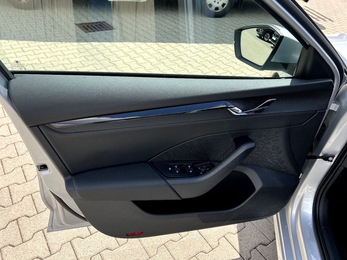 Skoda Octavia Combi 2.0 TDI Ambition LED Navi ACC foto 10