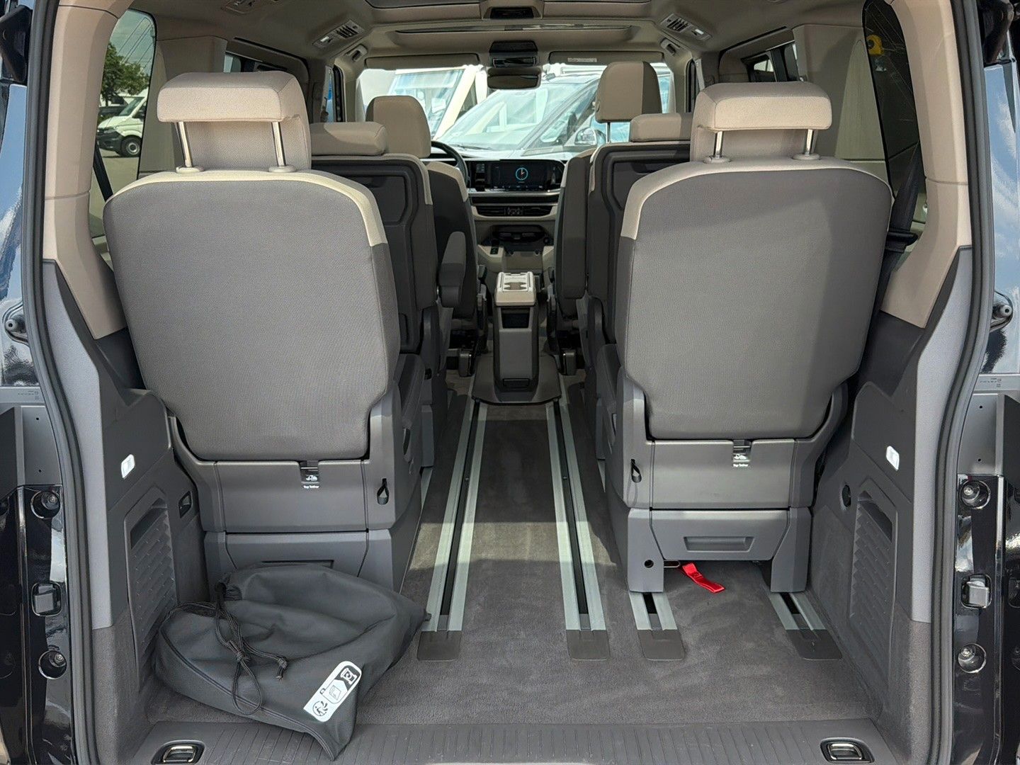 Volkswagen Multivan eHybrid 4M ACC PANO AHK DCC IQ.Light foto 12