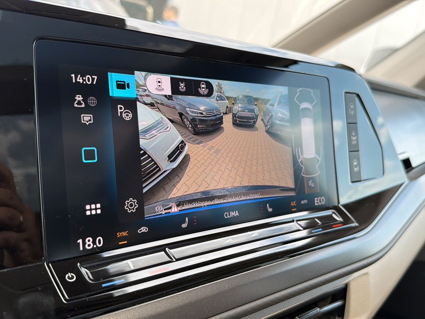 Volkswagen Multivan eHybrid 4M ACC PANO AHK DCC IQ.Light foto 20