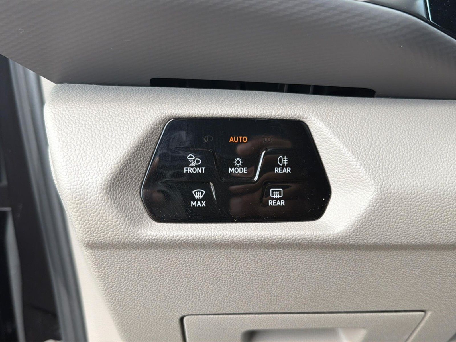 Volkswagen Multivan eHybrid 4M ACC PANO AHK DCC IQ.Light foto 21