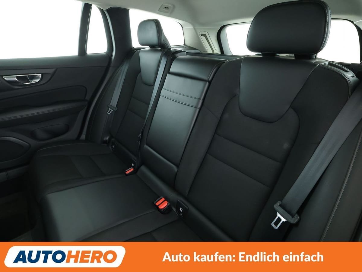 Volvo V60 2.0 D4 Momentum Pro Aut. NAVI CAM TEMPO foto 14
