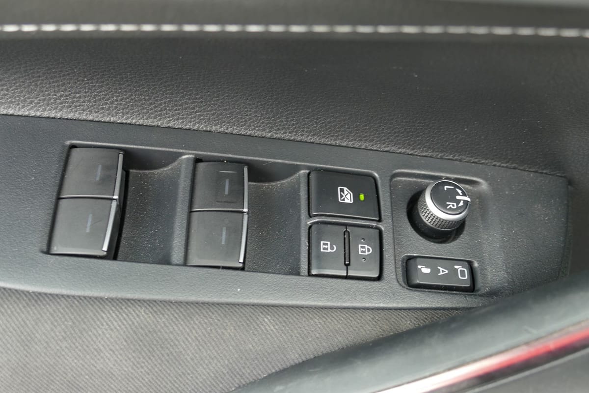 Toyota Corolla 2.0 Hybrid TS Business Aut. LED Navi PDC foto 18