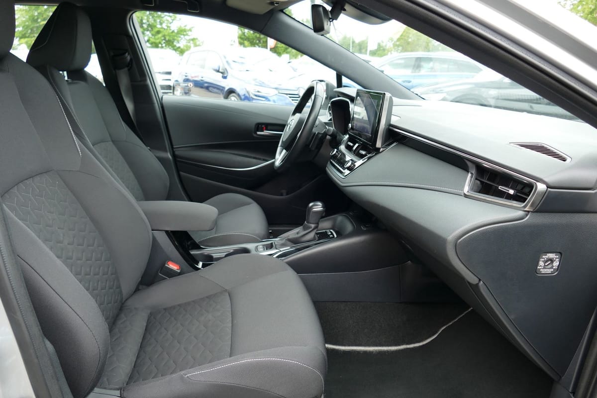 Toyota Corolla 2.0 Hybrid TS Business Aut. LED Navi PDC foto 20