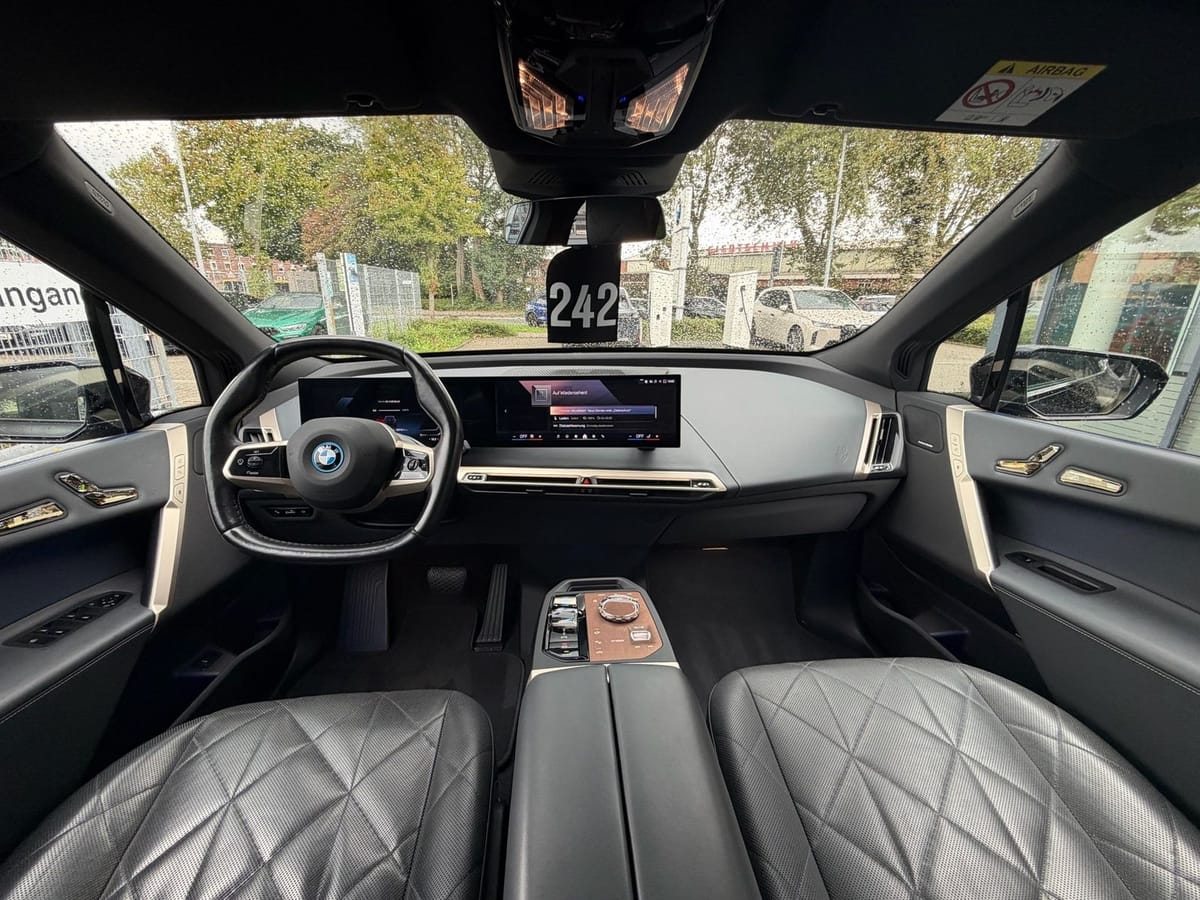 BMW iX xDrive40 Sportpaket Luft h&k Pano-Sky AHK foto 3