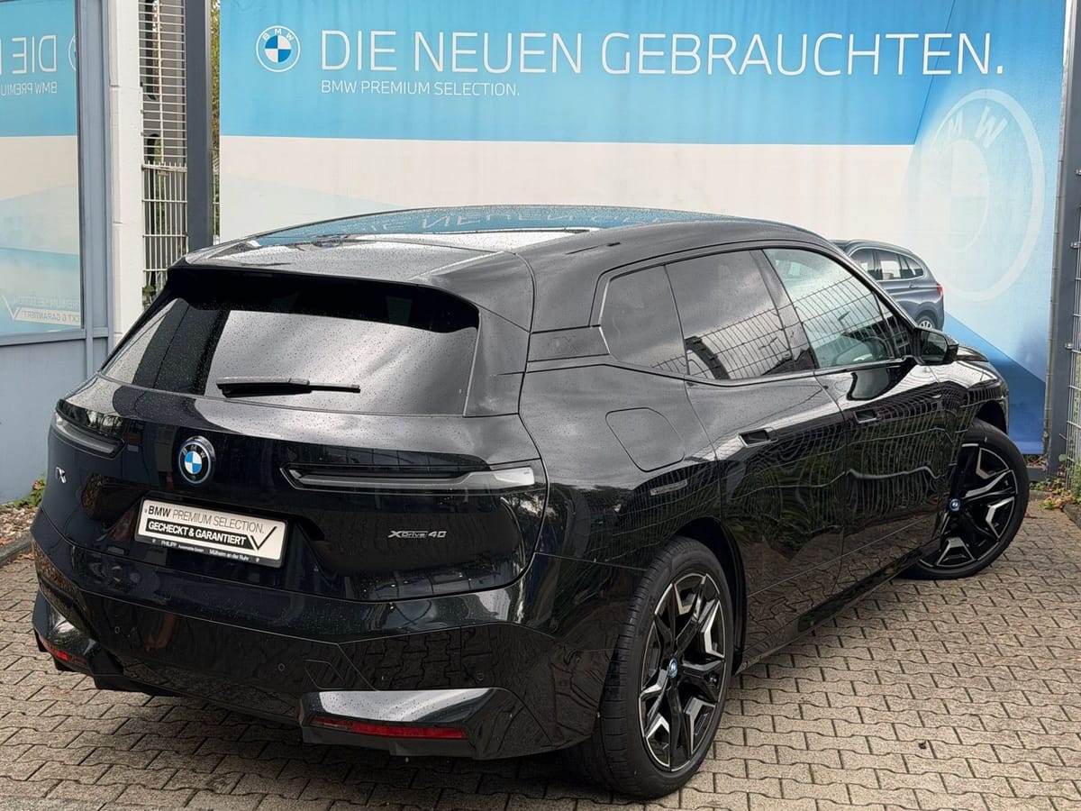 BMW iX xDrive40 Sportpaket Luft h&k Pano-Sky AHK foto 5