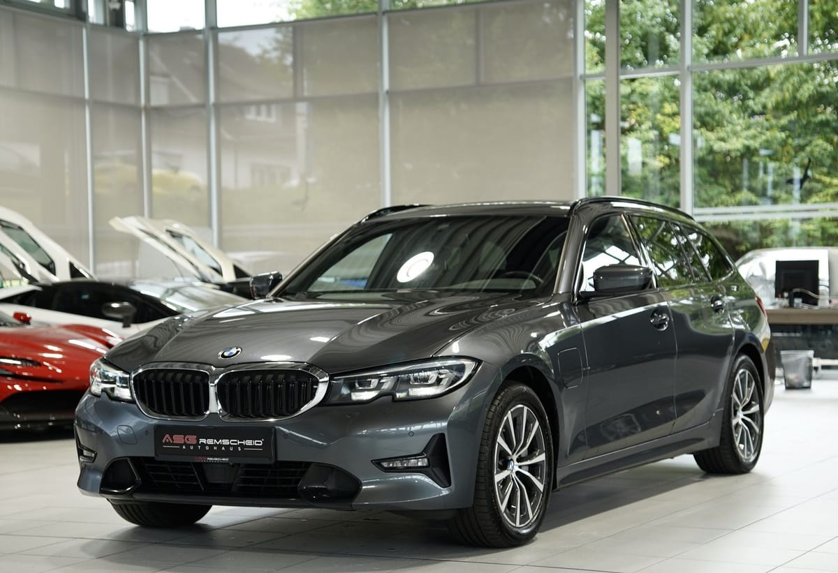 BMW 330 e Touring Sport Line 1.Hand ACC foto 4