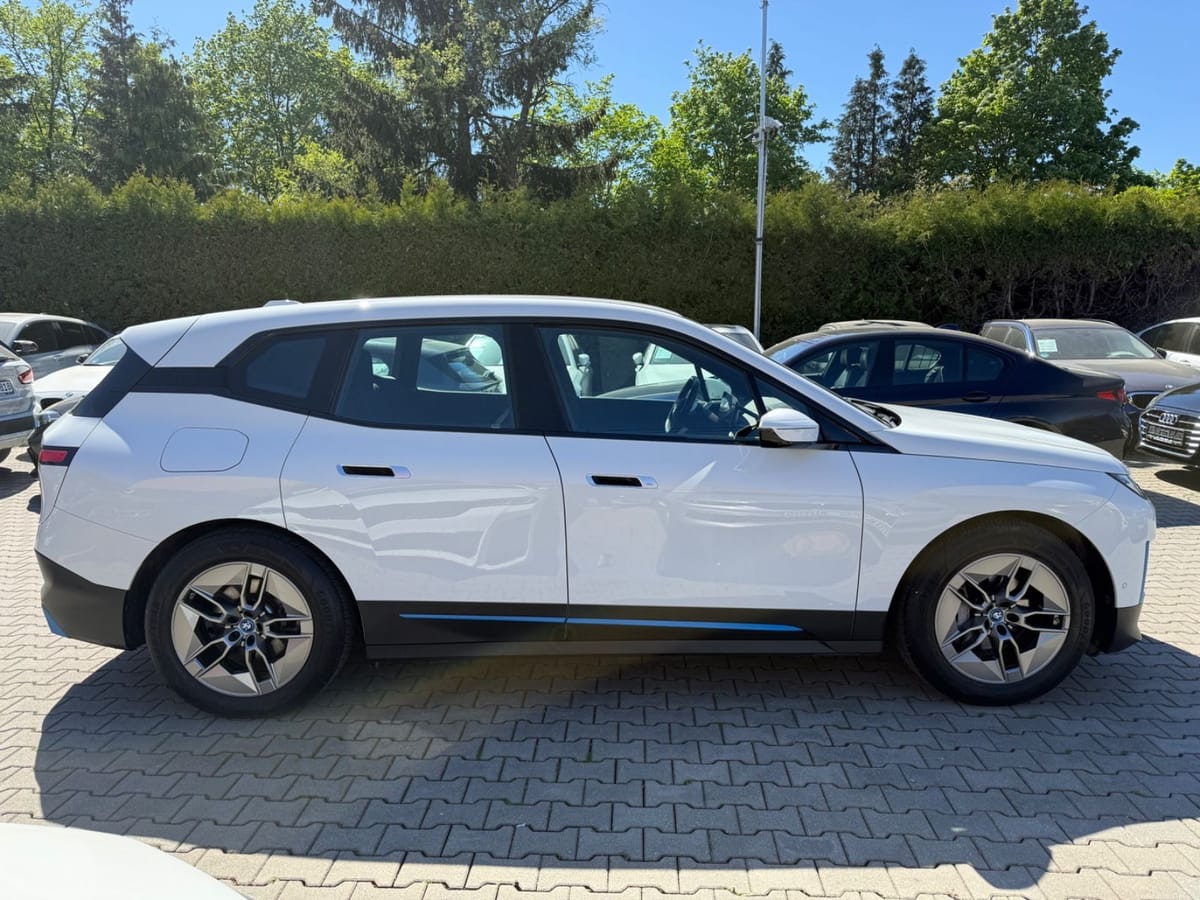 BMW iX 40 xDrive Head Up 360Kamera Harmann Komfortzu foto 4