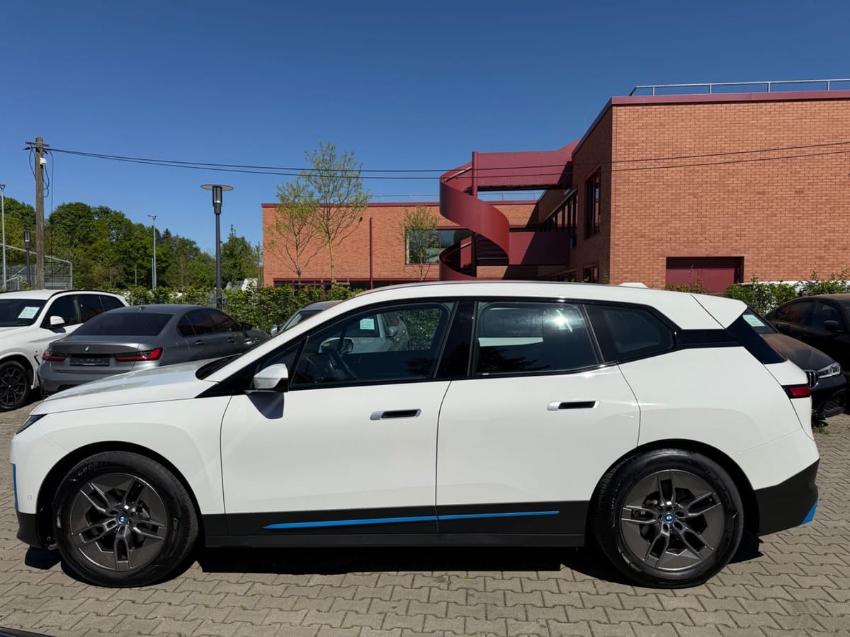 BMW iX 40 xDrive Head Up 360Kamera Harmann Komfortzu foto 5