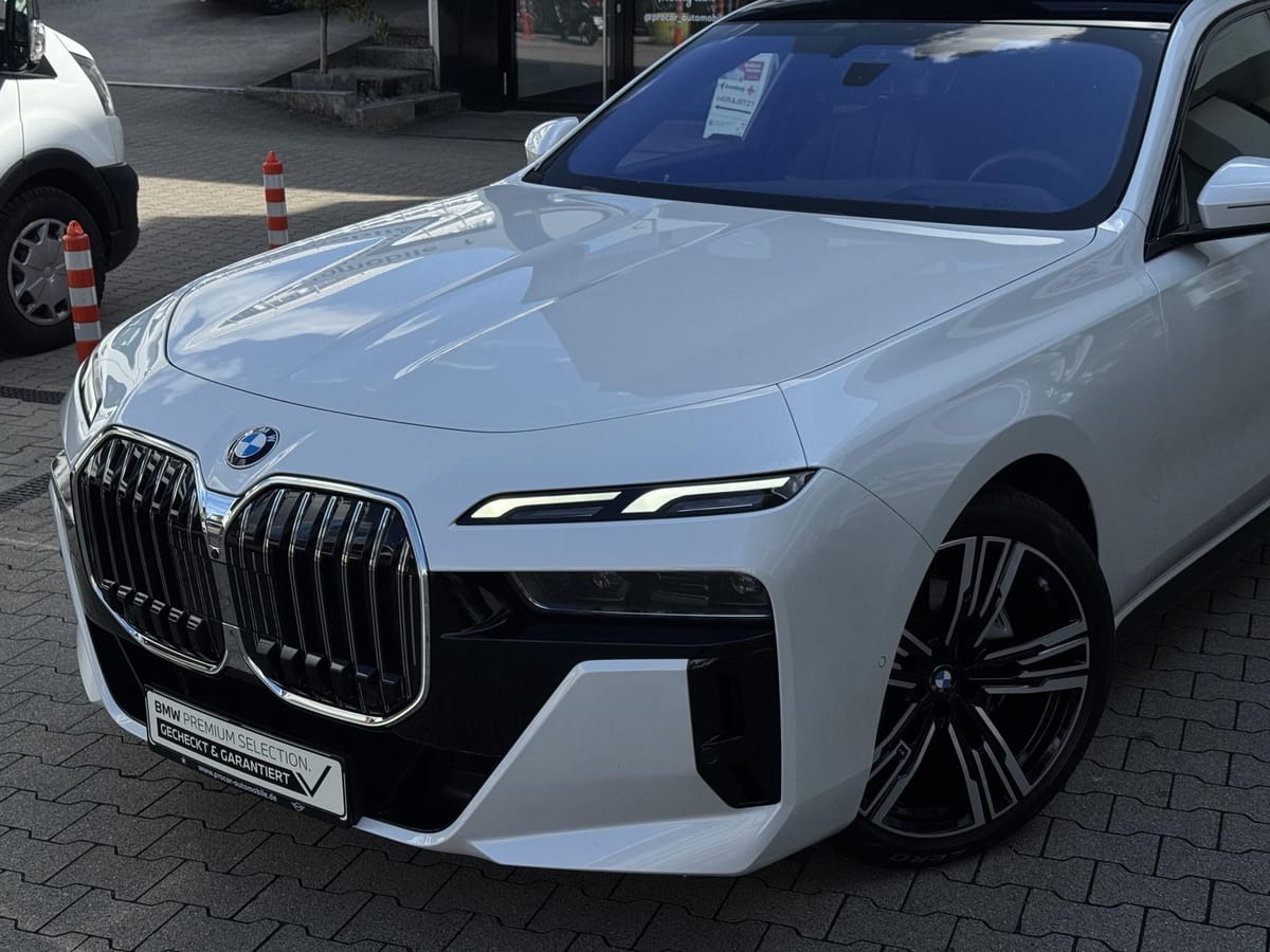 BMW 740d xDrive M Sport DA/PA Prof SkyPano TV AHK foto 2