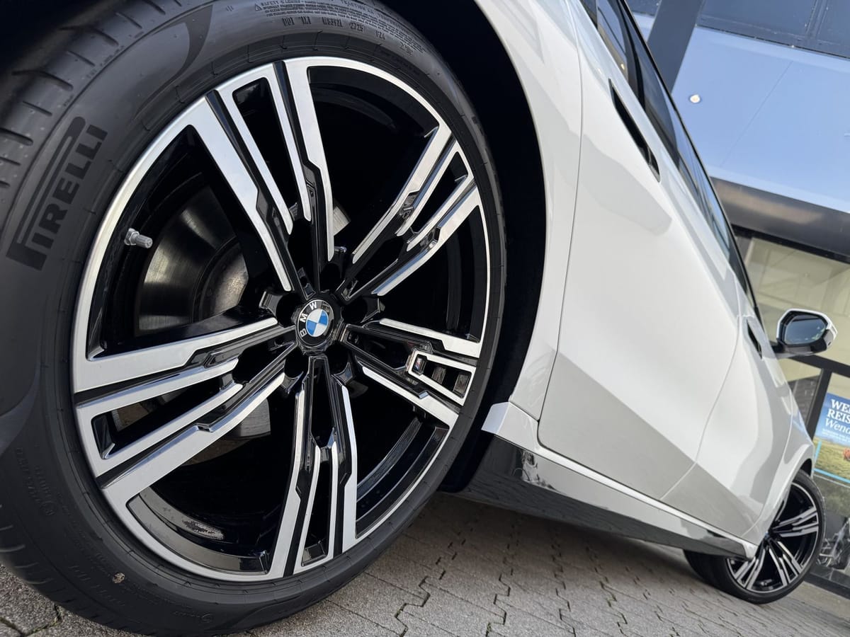 BMW 740d xDrive M Sport DA/PA Prof SkyPano TV AHK foto 3