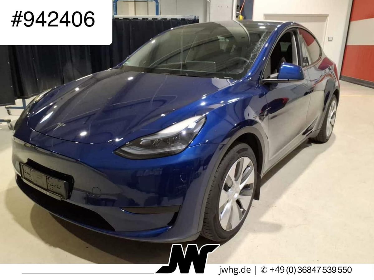 Tesla Model Y RWD Autopilot3 Pano Wärmepumpe 4xShz ACC