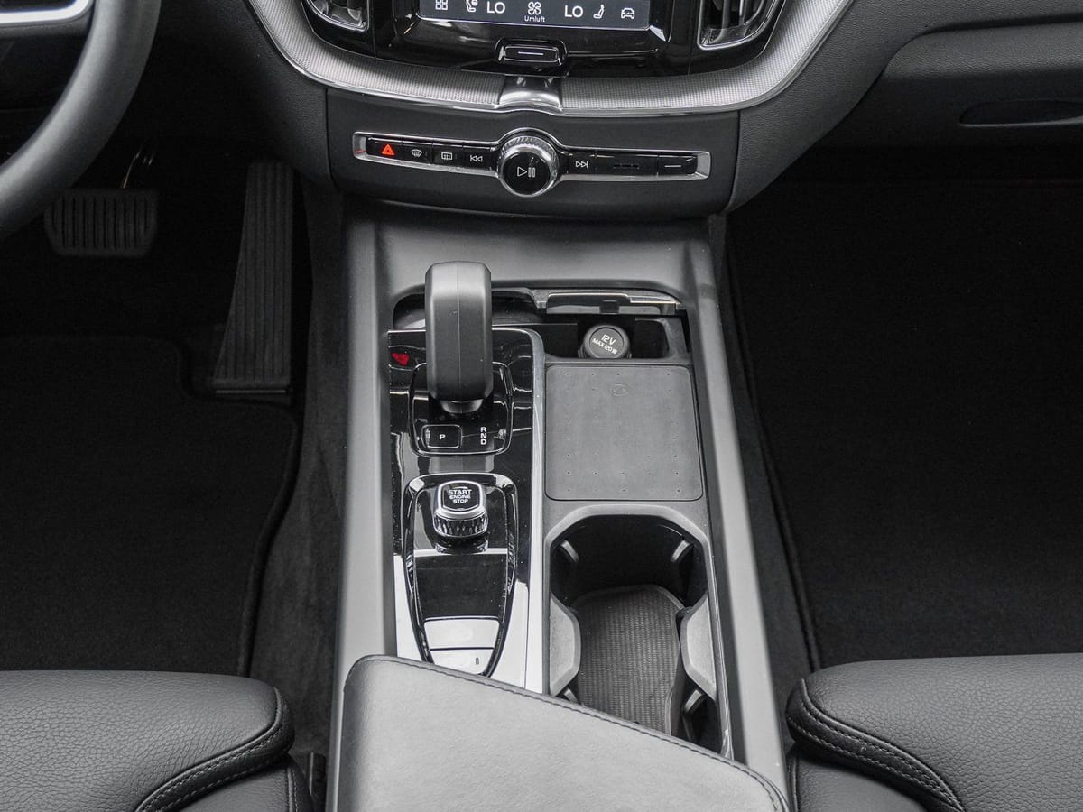 Volvo XC60 B4 D AWD Plus Dark 19ZOLL AHK 360° H&K PILO foto 14