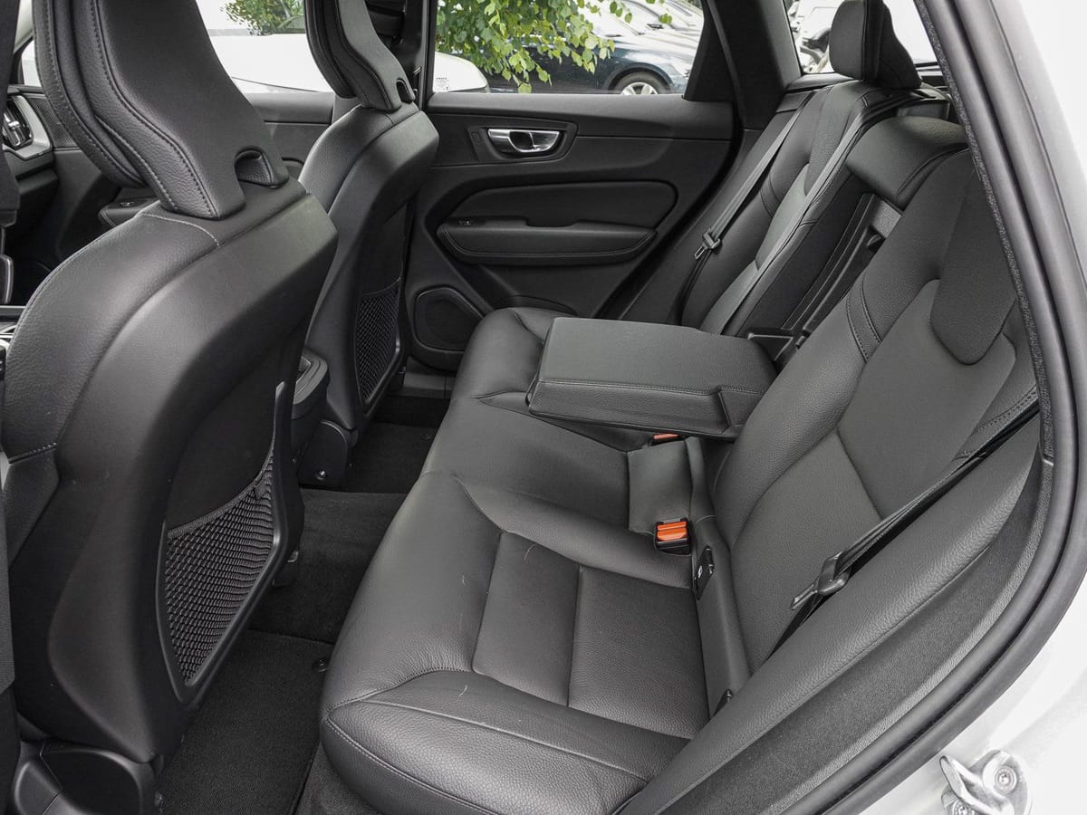 Volvo XC60 B4 D AWD Plus Dark 19ZOLL AHK 360° H&K PILO foto 16