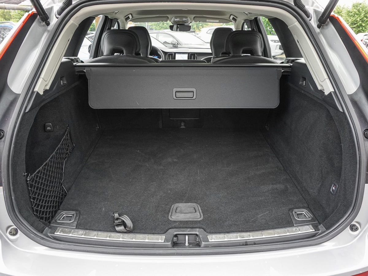 Volvo XC60 B4 D AWD Plus Dark 19ZOLL AHK 360° H&K PILO foto 17