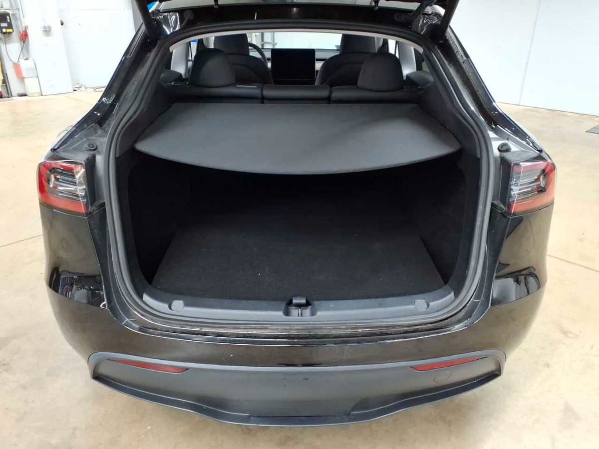 Tesla Model Y Performance Dual Motor AWD foto 15