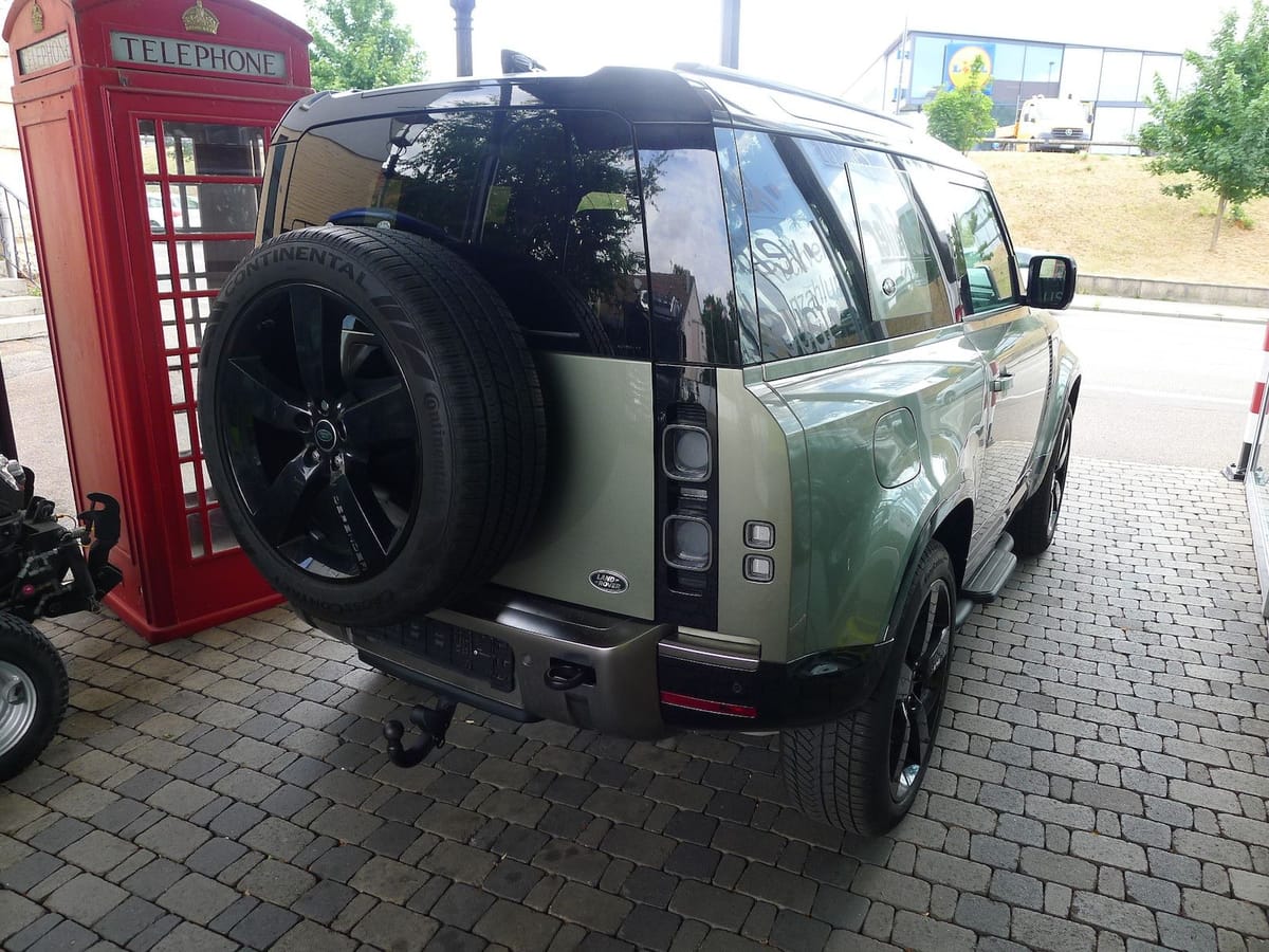 Land Rover Defender 90 400 X Dynamic 6 Zylinder foto 4