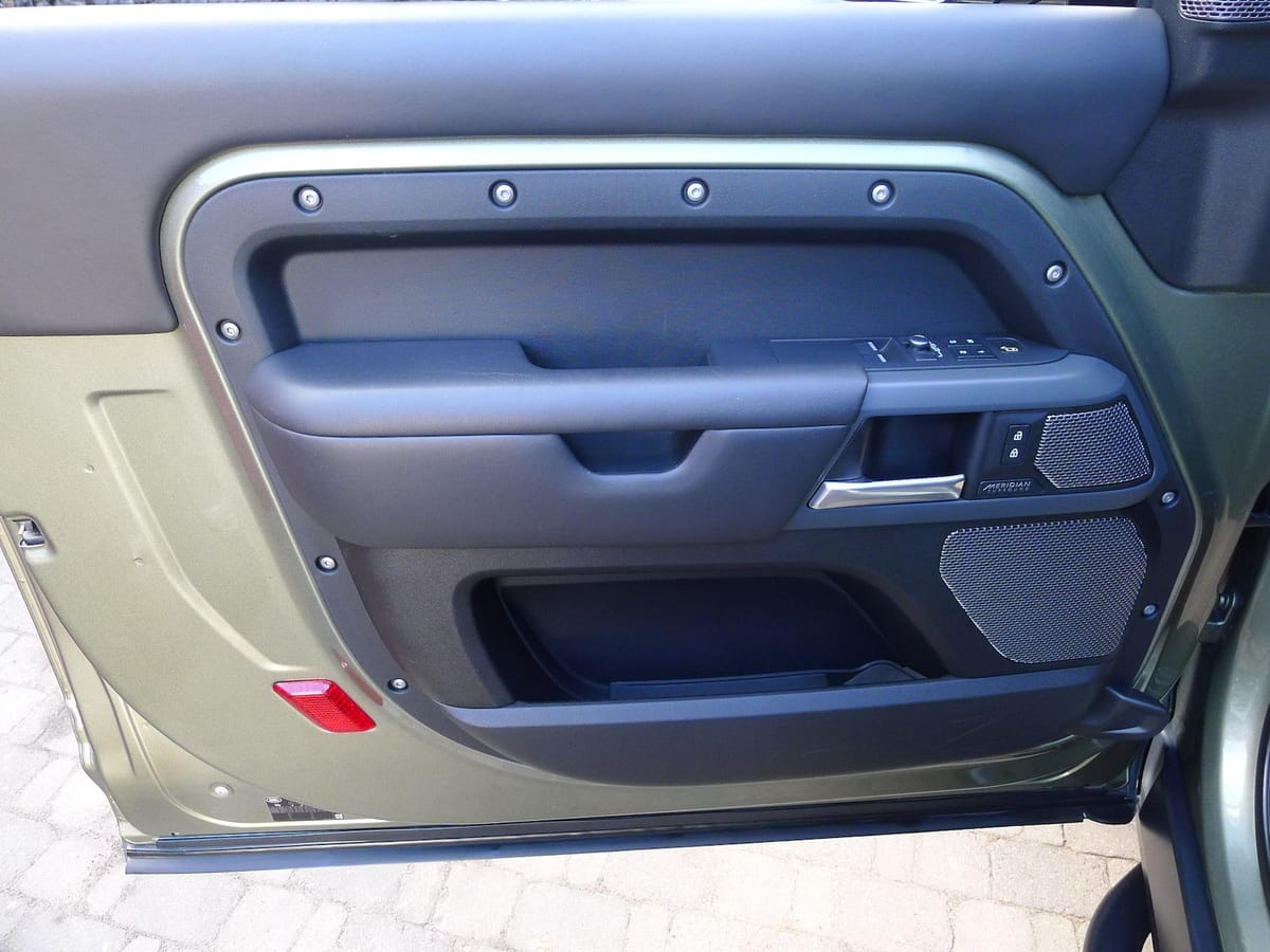Land Rover Defender 90 400 X Dynamic 6 Zylinder foto 5