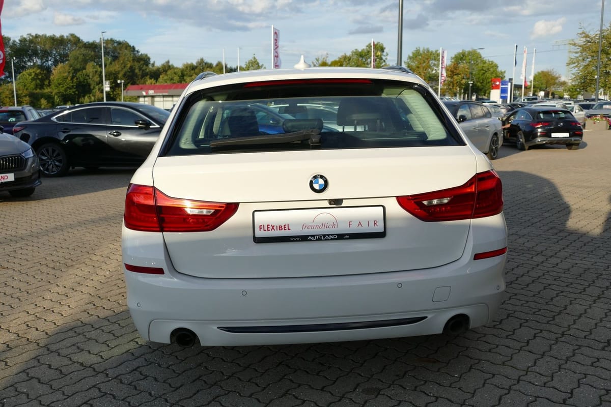 BMW 530i Touring Sport Line Aut. LED Navi DAB Kamera foto 4