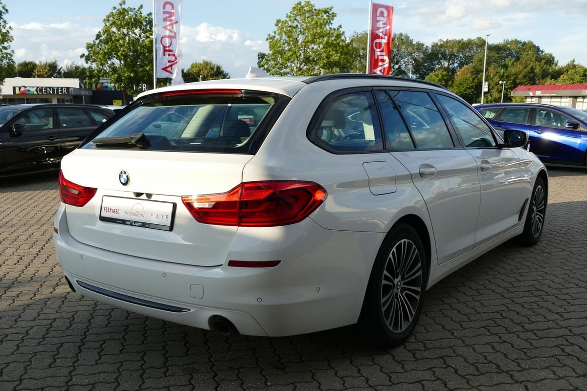 BMW 530i Touring Sport Line Aut. LED Navi DAB Kamera foto 5