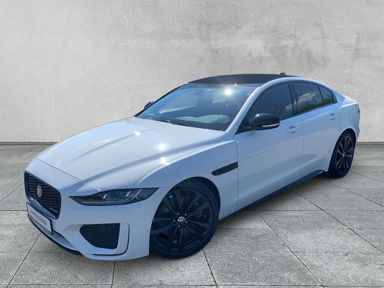 Jaguar XE P250 R-DYNAMIC SE 19"LMF+ACC+LED+SHZG+DAB+EPH foto 1